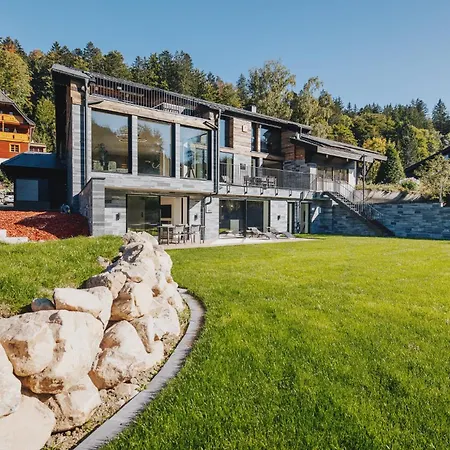 Garden In הינטרצארטן